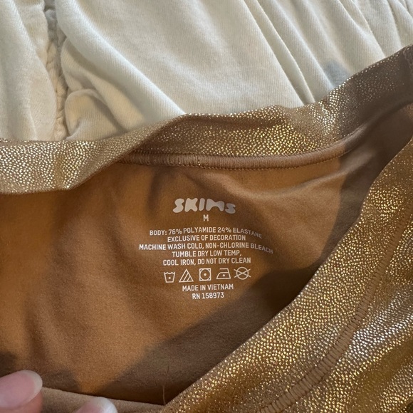 SKIMS Gold Short Sleeve T-Shirt - Picture 3 of 4